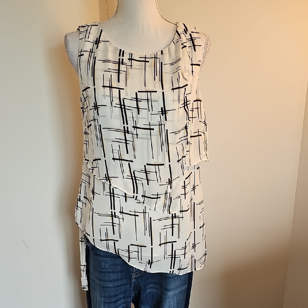 White House Black Market Abstract Sleeveless Blouse - Black and White